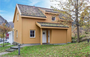 Awesome home in Farsund w/ WiFi and 4 Bedrooms